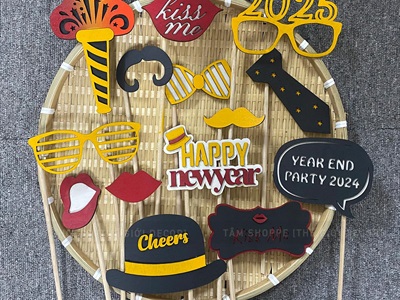 Phụ kiện hoá trang cầm tay vui nhộn chủ đề Happy New Year [Bằng gỗ - Nhiều kiểu] PK-GO-01